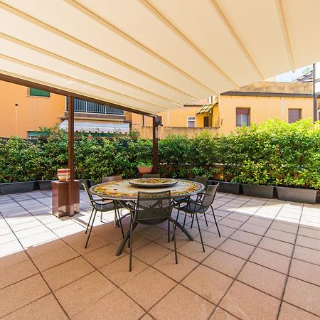 Nettuno Apartment - Private Garden In Bologna Center Buitenkant foto