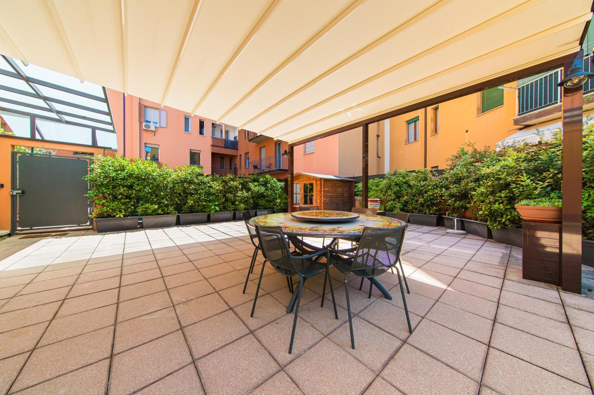 Nettuno Apartment - Private Garden In Bologna Center Buitenkant foto