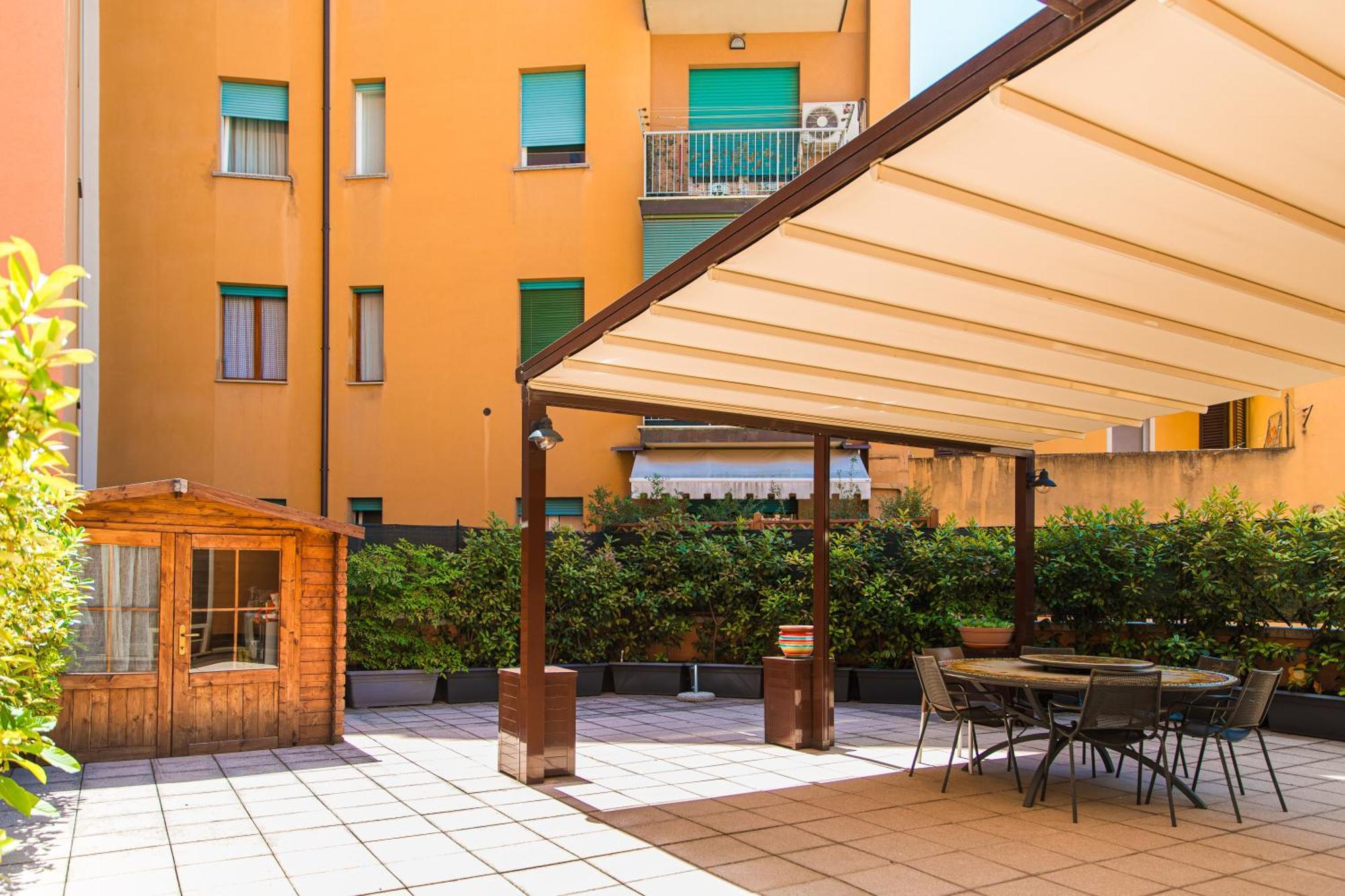 Nettuno Apartment - Private Garden In Bologna Center Buitenkant foto